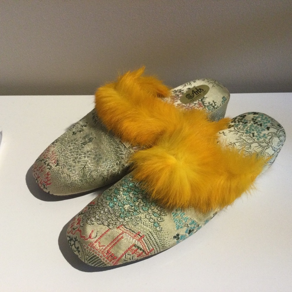 Yellow Fur-Trim Slip-On Mules - Women's Fashion Slippers